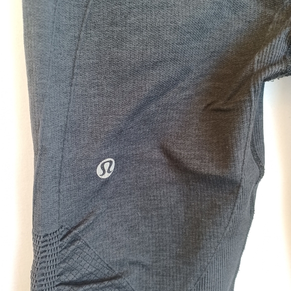 Lululemon Capri Leggings In The Flow Black Coal Cinched Leg Detail Womens size 6 - Picture 5 of 11